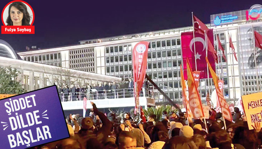 Cinsiyetçi küfürler kadınların sabrını taşırdı Cinsiyetçi küfürler kadınların sabrını taşırdı