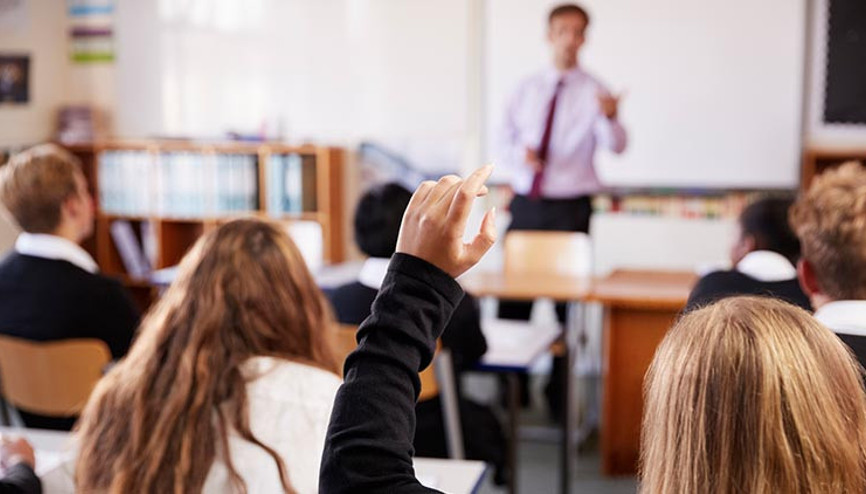 İngilterede öğrencilere teşvik: Okula gel, iPadi kap