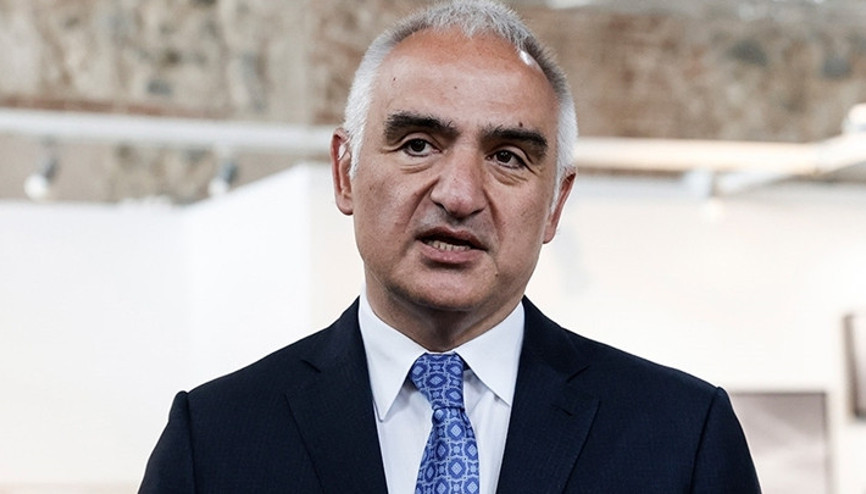 Bakan Ersoy: Sanatın gücüyle tiyatro sahnesinde tarih yazıyoruz