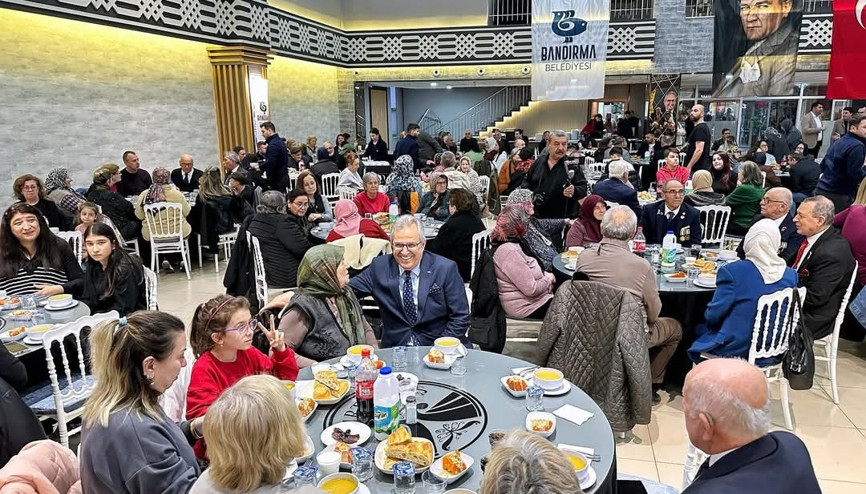 Bandırma Belediyesi şehit aileleri ve gaziler için iftar programı düzenledi