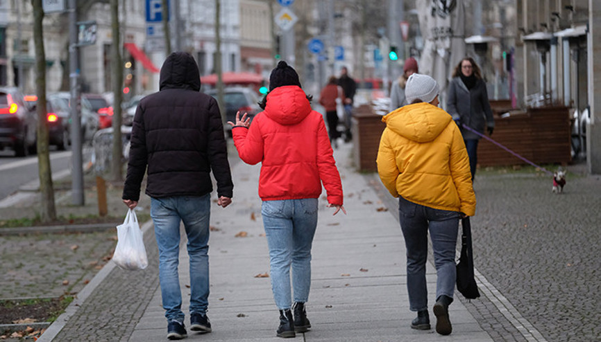 AB tekstil tüketiminde rekor kırdı: Kişi başına bir bavul dolusu giysi