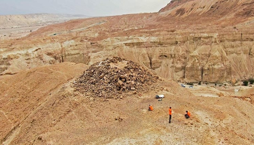 Çölde 2200 yıllık piramit keşfedildi