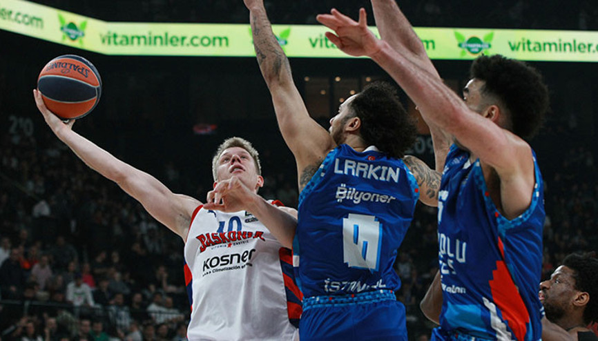 Anadolu Efes, evinde galip