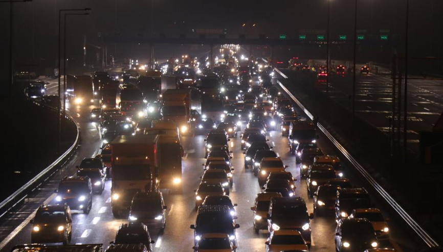 Bayram göçü devam ediyor: Otoyolların kesişim noktasında trafik durdu