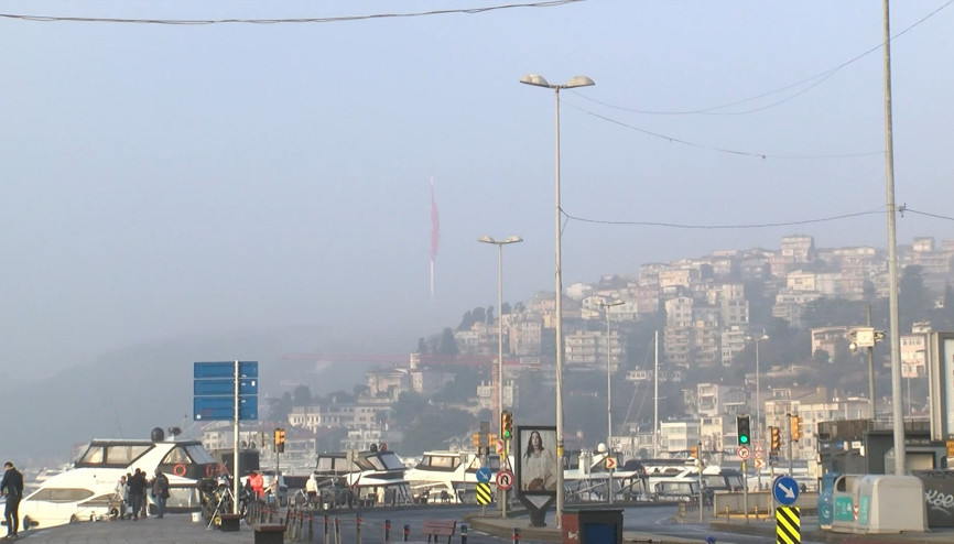 İstanbul Boğazında sis etkisi