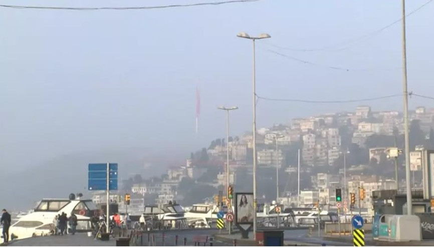 İstanbul Boğazı’nda sis etkili oluyor