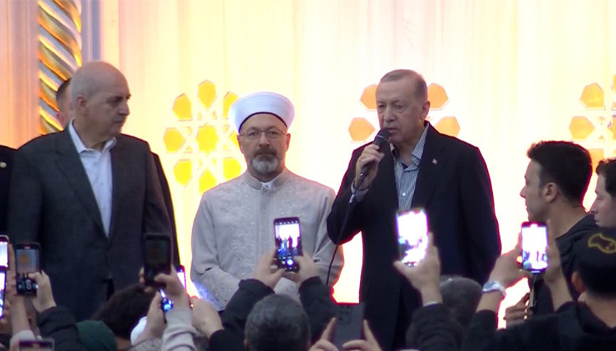 Cumhurbaşkanı Erdoğan, bayram namazını Üsküdarda kıldı