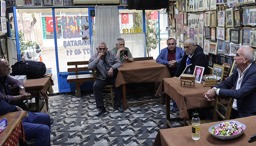 Ölüler Kıraathanesi olarak biliniyor: Bu bayramda da gelenek bozulmadı