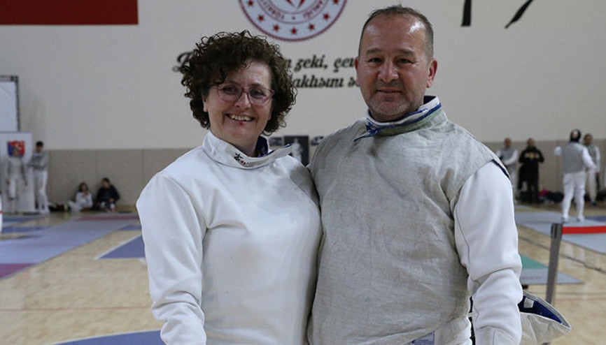 Eski milli eskrimci, 30 yıl ara verdiği spor yaşamına altın madalyayla döndü