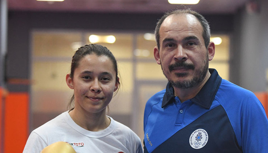 Milli formayı terletemeyen babasını kazandığı başarılarla gururlandırıyor