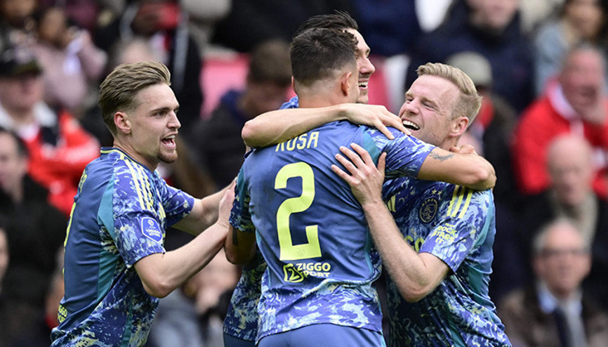 Ajax, PSVyi deplasmanda devirdi Farioli şampiyonluğa koşuyor