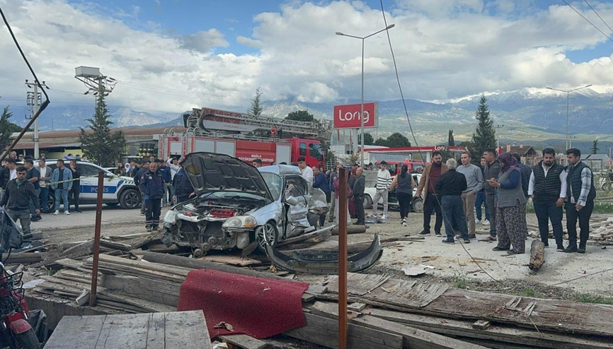Muğlada 2 otomobil çarpıştı: 4 ölü, 2 yaralı