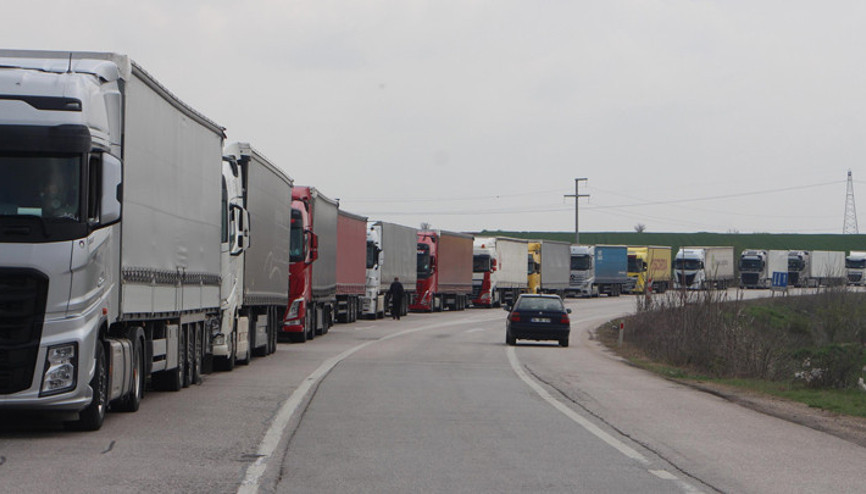 Hamzabeyli Sınır Kapısında 13 kilometre TIR kuyruğu