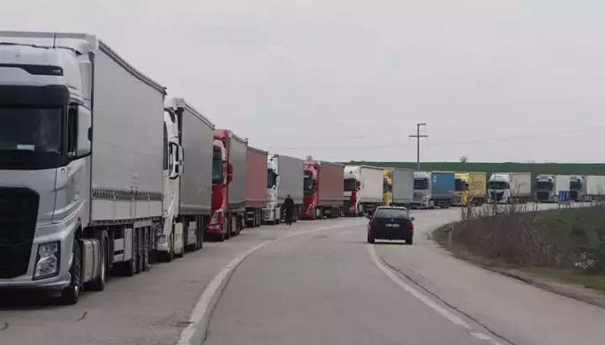 Hamzabeyli Sınır Kapısında 13 kilometre TIR kuyruğu