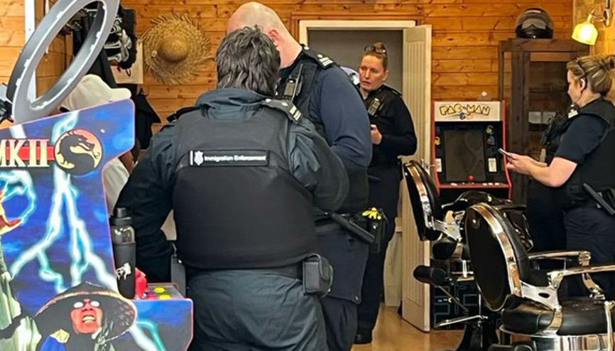 İngiltere polisinden ‘Türk berber salonlarına’ baskın