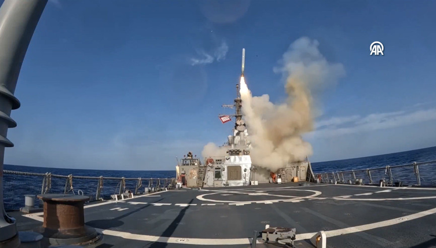 CENTCOM, Yemendeki Husilere düzenledikleri hava saldırılarına ilişkin görüntü yayınladı