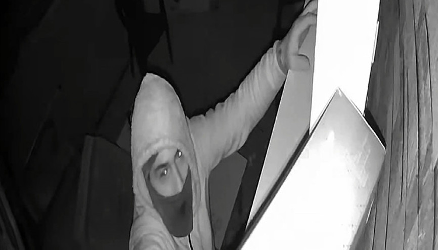 Balyozla duvarı kırdı, 650 bin lira değerinde eşya çaldı