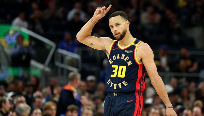 Stephen Curry 52 sayıyla tarihe geçti