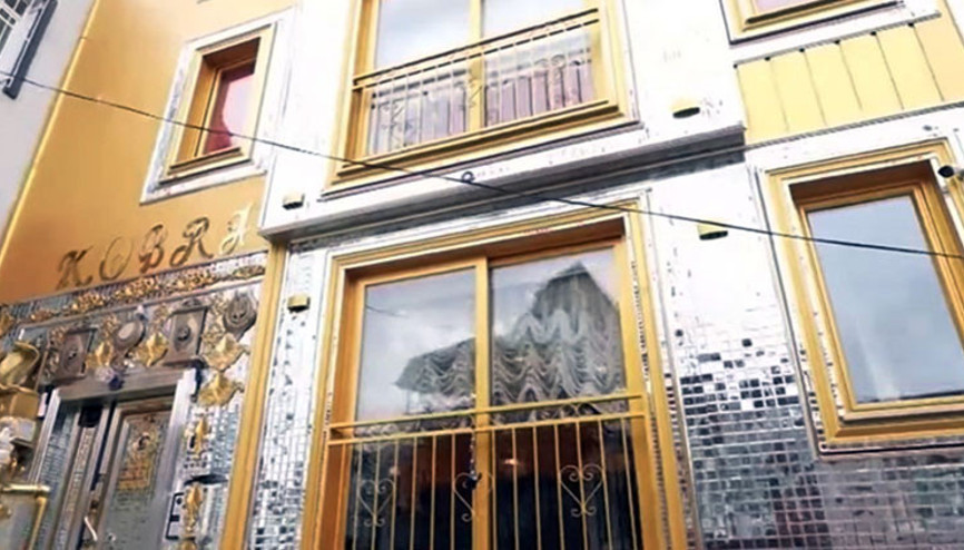 Görenler dönüp bir daha bakıyor... Kobra Murat Balattaki 5 katlı konağının kapılarını açtı