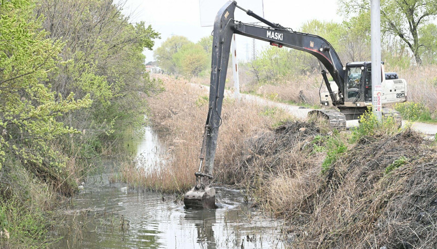 Güzelköy Deresinde temizlik çalışması başlatıldı Güzelköy Deresinde temizlik çalışması başlatıldı