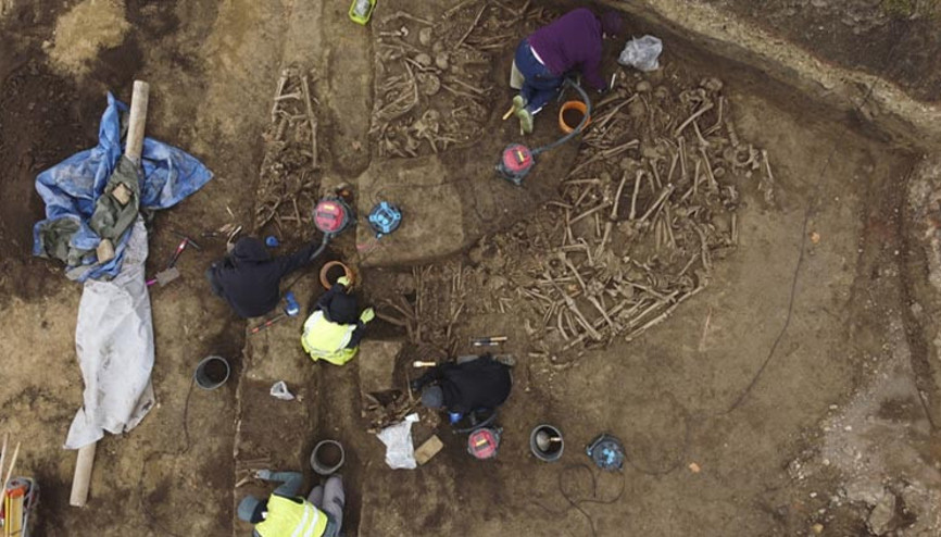Futbol sahası yenilenirken bulundu: Roma dönemine ait toplu mezar