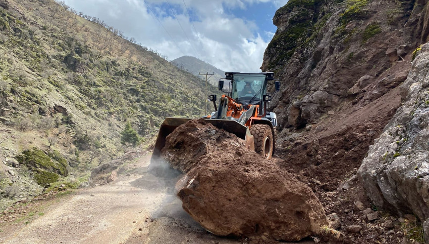 Batmanda heyelanlardan kapanan 60 yoldan 30u açıldı