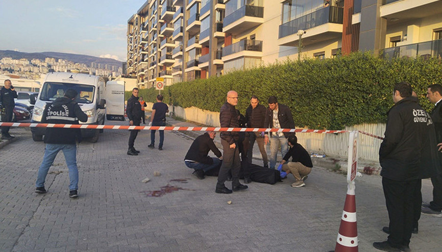 İzmirde vahşet Önce eski nişanlısı ile annesini, sonra da kendini vurdu
