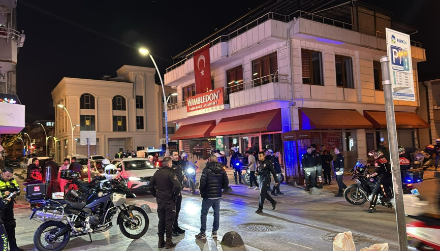 Kafeye girip havaya ateş etti, kendisine engel olmak isteyen işletmeciyi bıçakladı