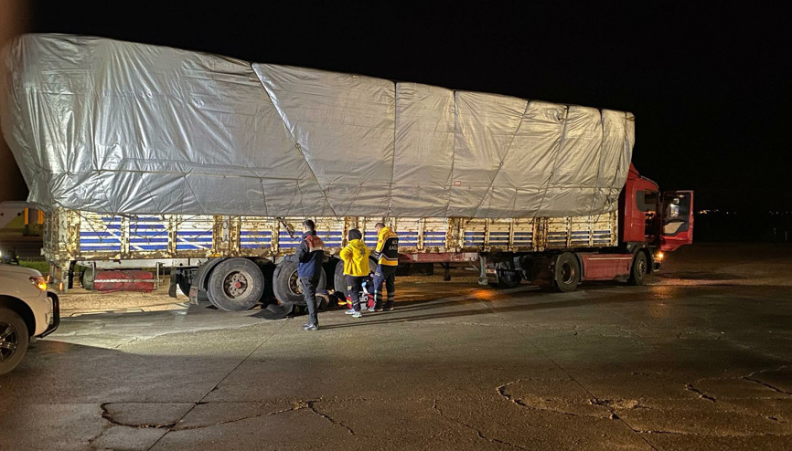 Tamir etmeye çalıştığı TIRın altında kalıp, öldü