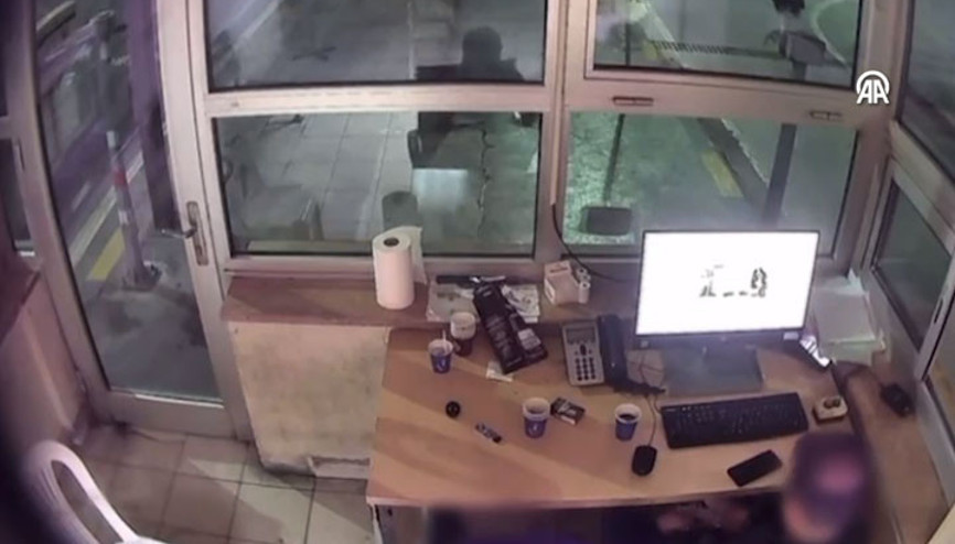 Kapıkule Sınır Kapısında rüşvet operasyonunda 38 gümrük memuru gözaltına alındı Kapıkule Sınır Kapısında rüşvet operasyonunda 38 gümrük memuru gözaltına alındı