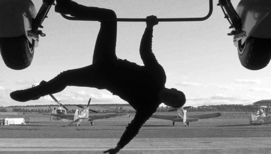 Çekimlerde bayıldı, kırılmadık kemiği kalmadı… 62 yaşında ama dur durak bilmiyor… Yeni filmi için yine ölüme meydan okudu