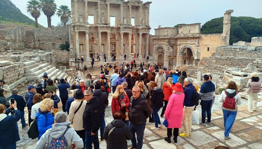 Efes Antik Kenti, bayramda en çok ziyaret edilen müze oldu Efes Antik Kenti, bayramda en çok ziyaret edilen müze oldu