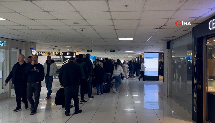 Altın fiyatları düştü, kuyumcularda kuyruklar oluştu Altın fiyatları düştü, kuyumcularda kuyruklar oluştu