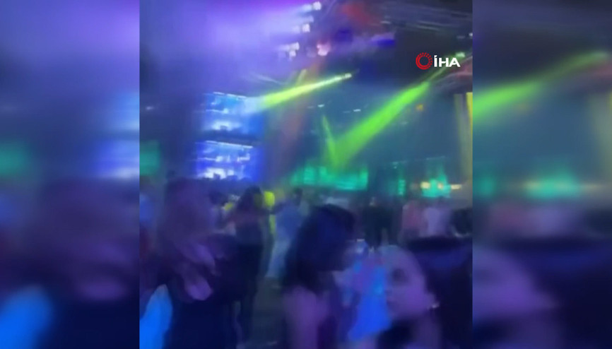 Dominik Cumhuriyetinde eğlence mekanının çatısı çöktü: Çok sayıda ölü var