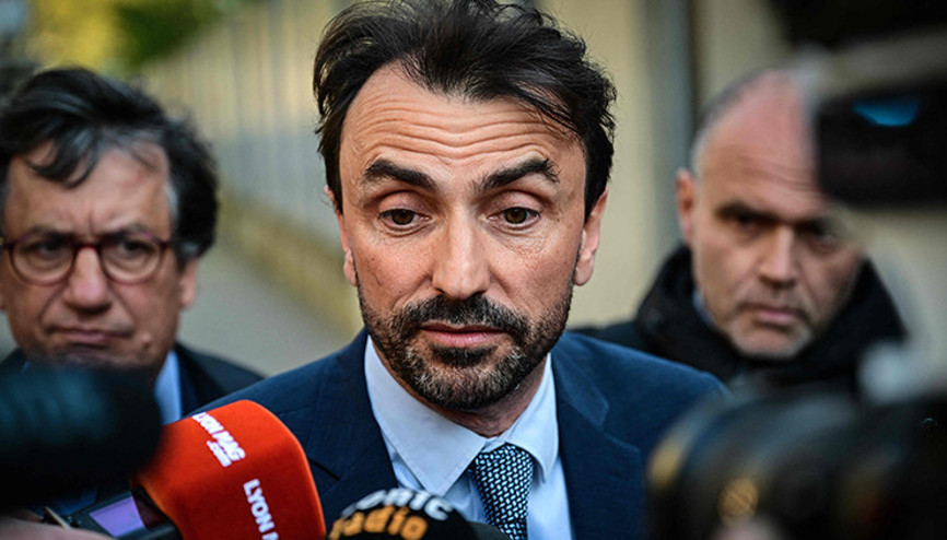 Lyon’un 2. Bölge Başkanı Oliver, yolsuzlukla suçlanan Belediye Başkanı için görevden alınmasını istedi