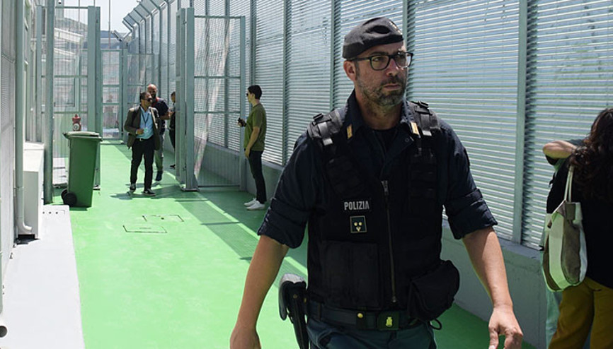 İtalya’dan Arnavutluk’a 40 göçmenin transferi başlıyor