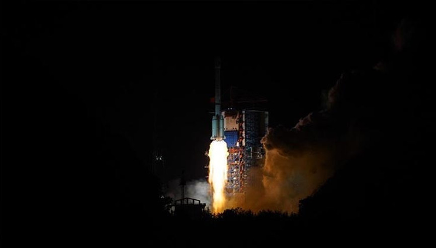 Çinden uzay hamlesi: İletişim uydusu fırlattı