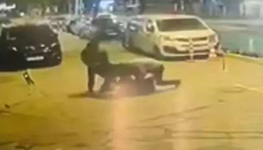 Karaköy’de fırın çalışanını tekme tokat dövüp gasbettiler