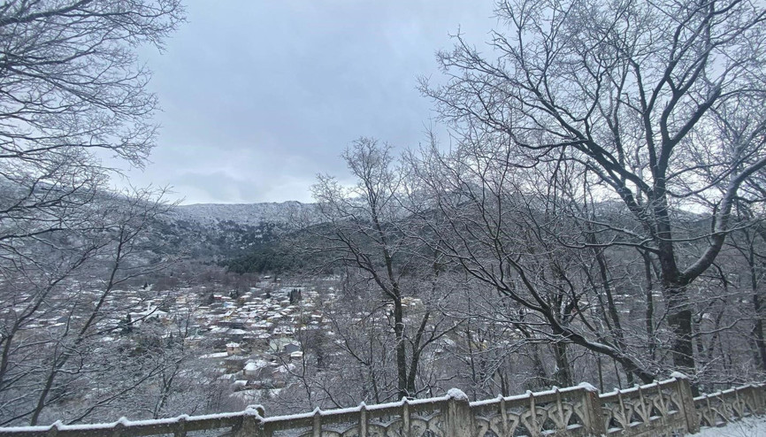 İzmirde bahar ortasında kar sürprizi; Ödemişin zirvesi beyaza büründü