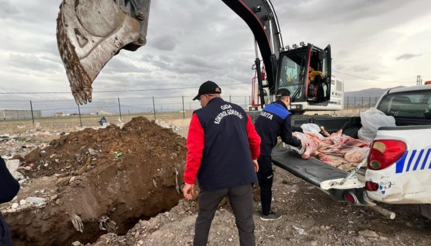 Bu kadarı kimsenin aklına gelmezdi.. Görevliler de hayrete düştü İnsan sağlığını hiçe sayan anlar kameraya yansıdı