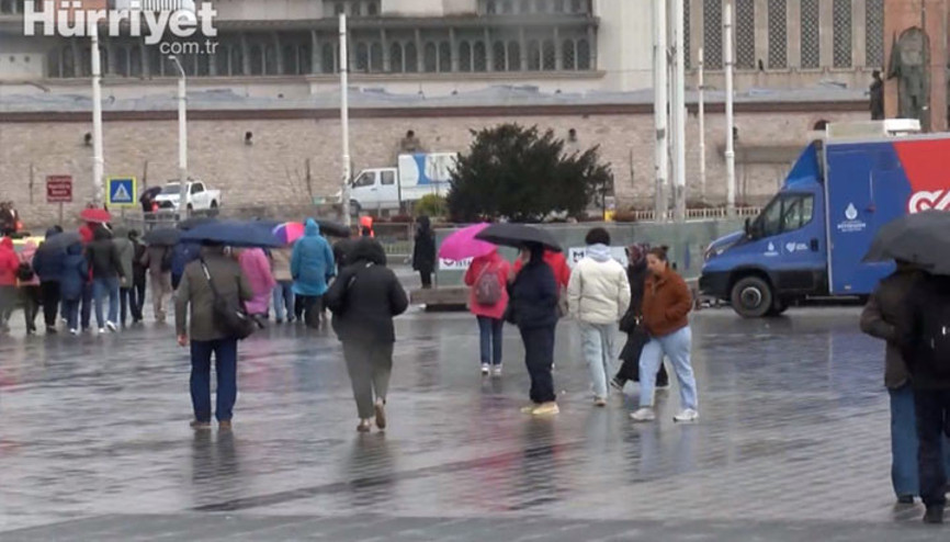 İstanbulda soğuk ve yağışlı hava etkili oluyor