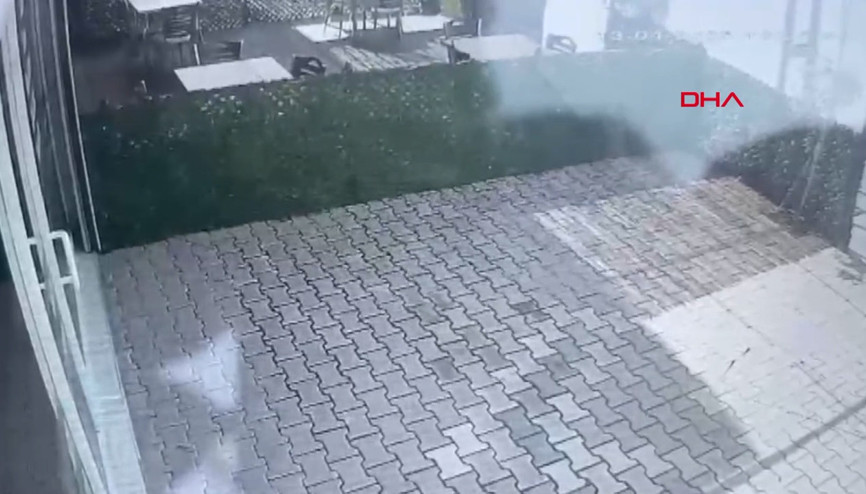 Kiracı, dükkan sahibini öldürdü ; Kaçma anı güvenlik kamerasına yansıdı