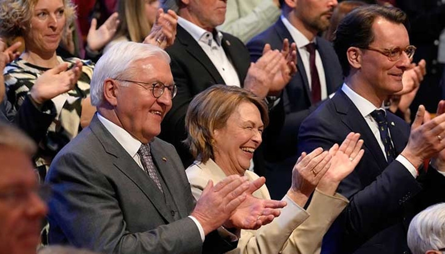 Cumhurbaşkanı Steinmeier ile eşi yardım konserinde