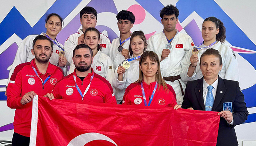 Bakan Bak: ‘Okul sporlarındaki başarılar yarınların habercisidir’ Bakan Bak: ‘Okul sporlarındaki başarılar yarınların habercisidir’