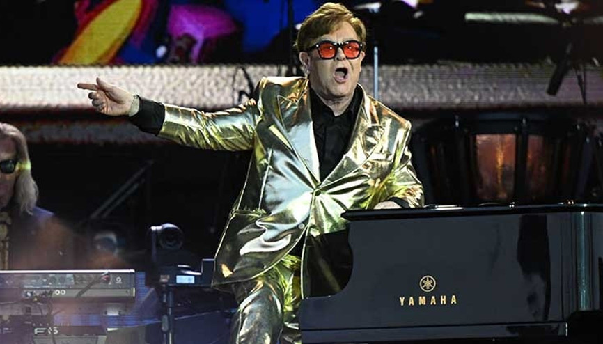 Elton John kariyerinde 10’uncu kez müzik listelerinde zirvede