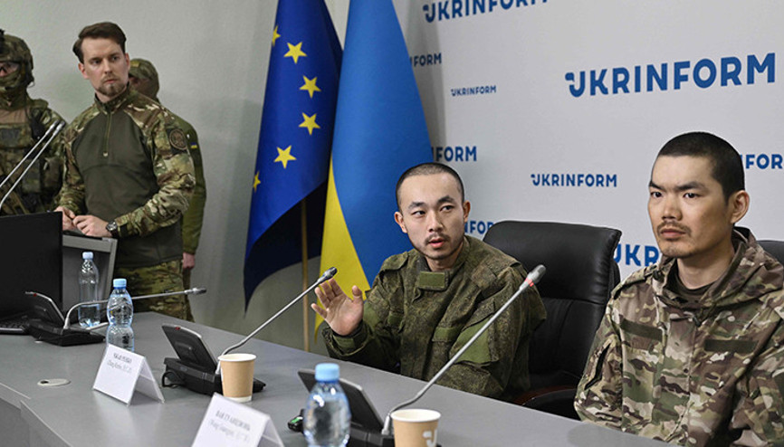 Pekin yalanlamıştı: Esir düşen Çinli askerler basın karşısına çıkarıldı