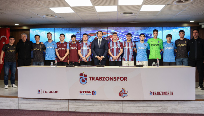 Trabzonsporda 13 imza birden