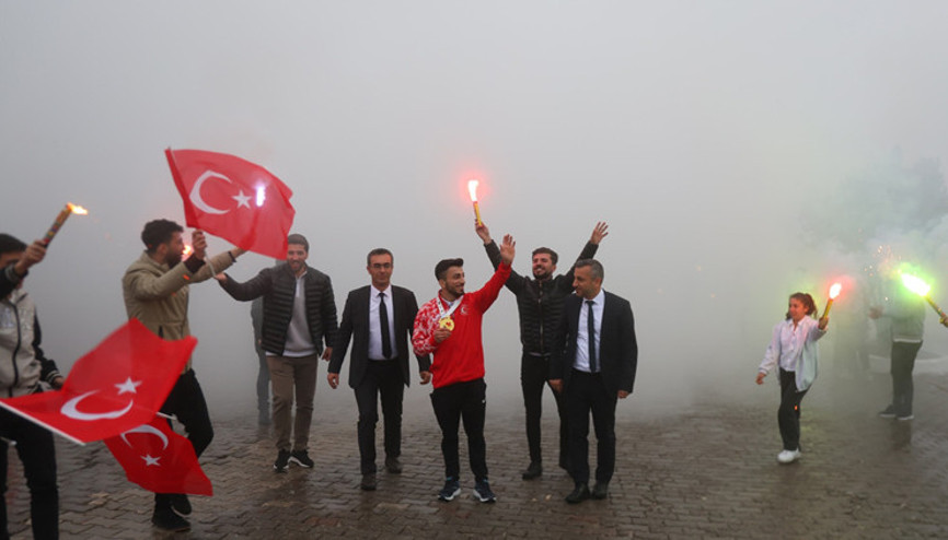 Avrupa şampiyonu Harun Algül, Şırnakta coşkuyla karşılandı