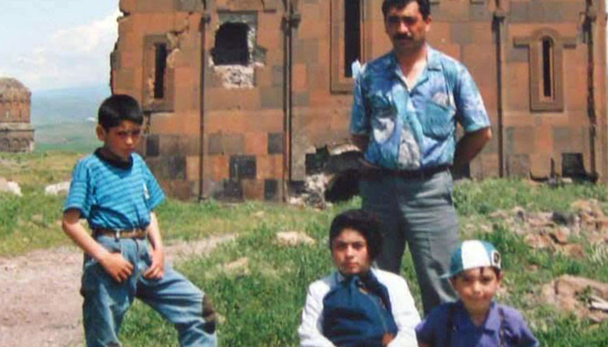 Yıl: 1990... Yer: Kars... Şimdi milyonlar onu izliyor