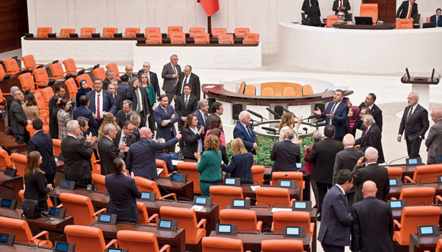 Meclis’te Can Atalay sürprizi Meclis’te Can Atalay sürprizi